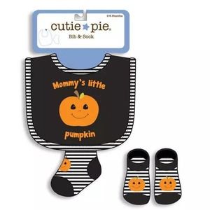Mommy's Little Pumpkin Halloween Bib and Sock Set 0-6M